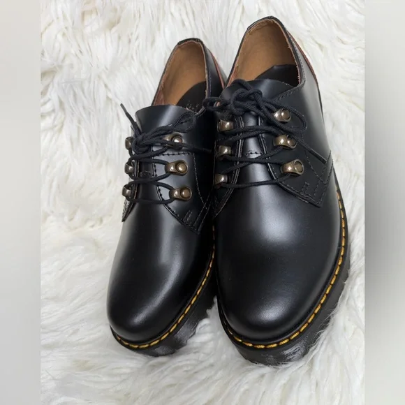 Dr. Martens Leona Low Vintage Smooth Platform Derby